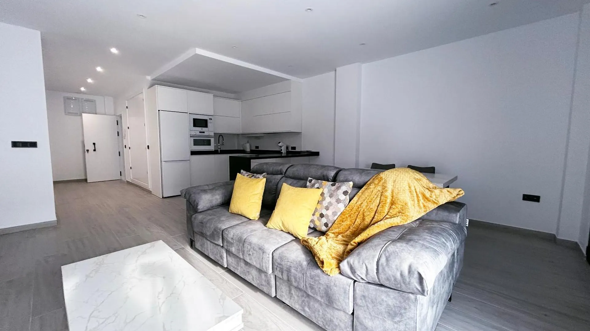 Adagio - Apartamentos La Clave contacts